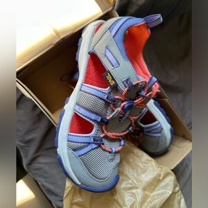 TEVA kids water shoes sandals Size 4